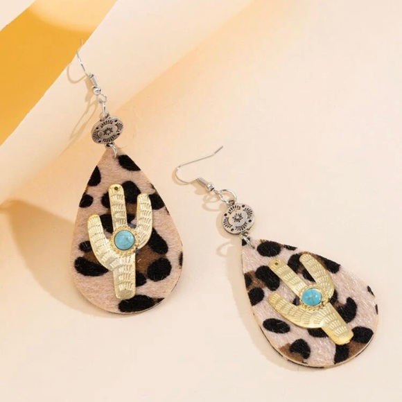Cactus Detail Water Drop Earrings With Leopard Print - Picture 6 of 6
